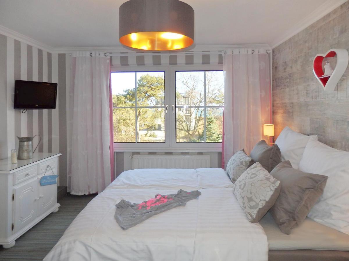 Strandhotel Villa Louisa & Appartementhaeuser Villa Josephine Und Villa Christine Juliusruh Eksteriør bilde